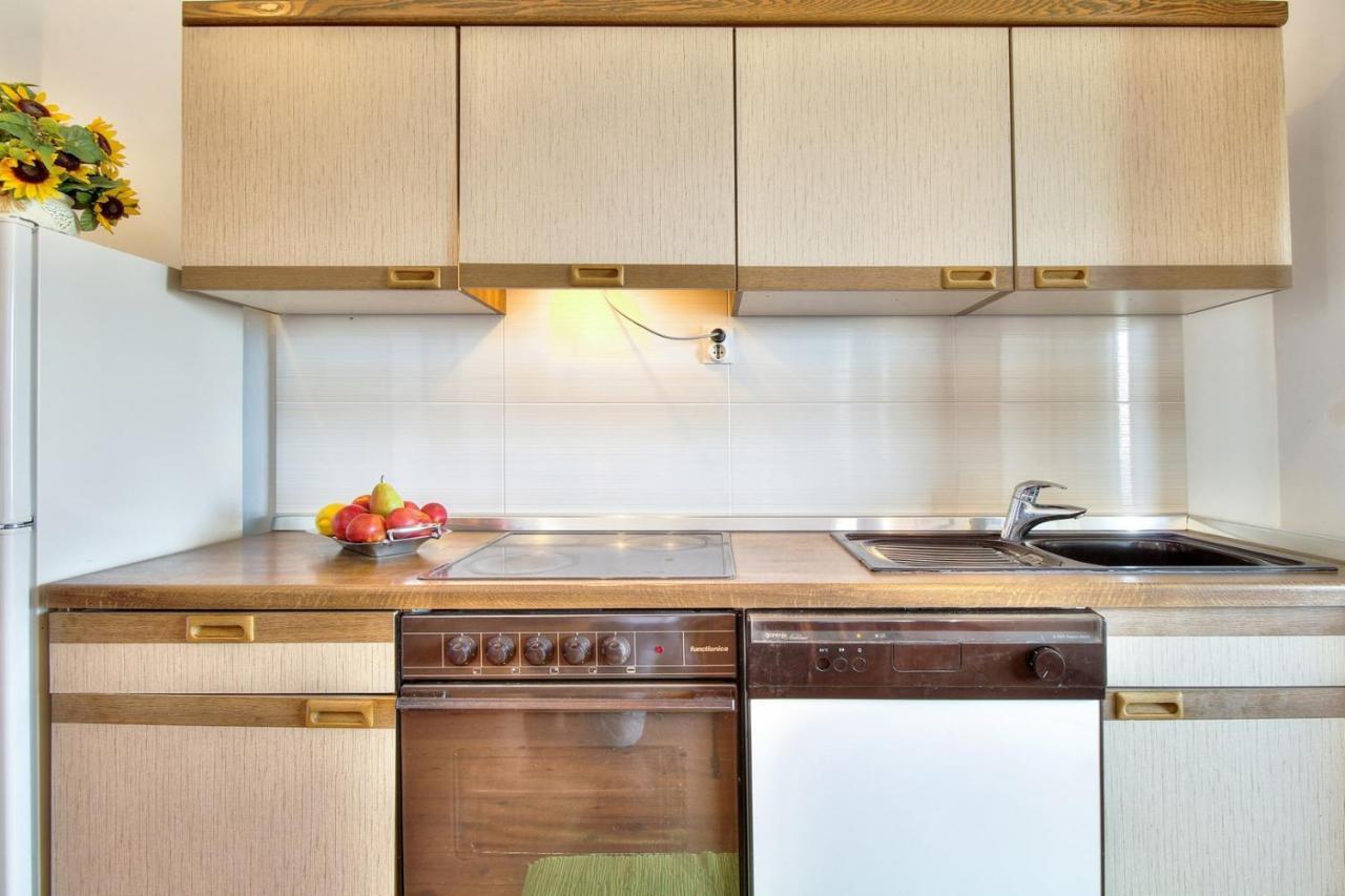 Nadia House With Apartments Замбратия Экстерьер фото