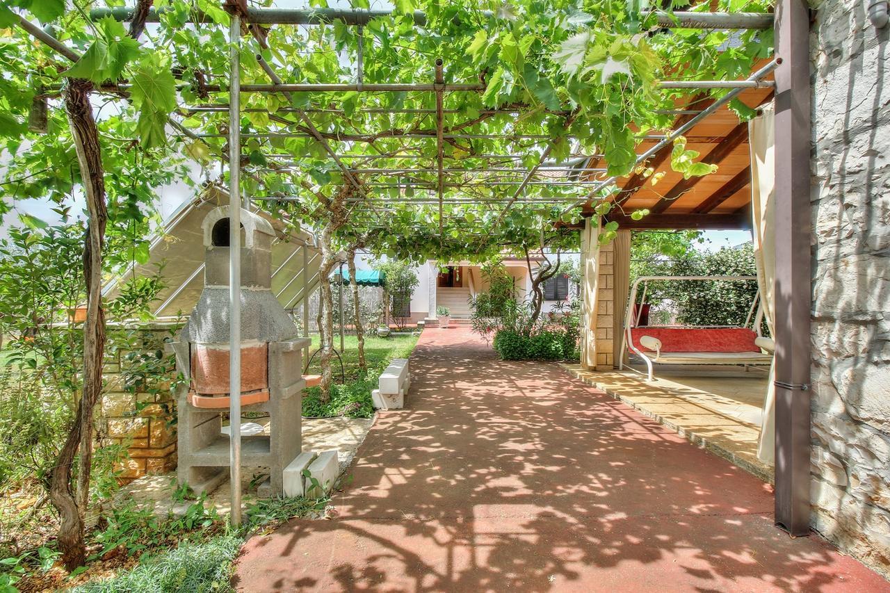 Nadia House With Apartments Замбратия Экстерьер фото